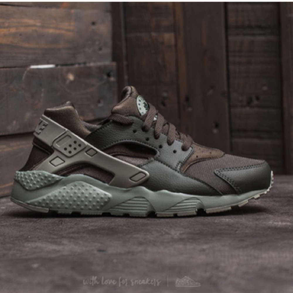 Nike Women's Huarache Run Sequoia/ Dark Stucco.